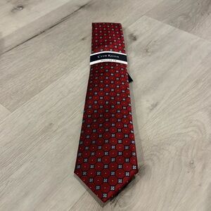 Club Room NWT Geller Neat Regular Tie in 100% Polyester.